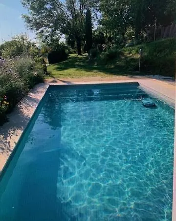 Сasa de vacaciones Maison Les Volets Rouges En Pierre Avec Piscine Privée Et Vue Panoramique-côté Sarlat