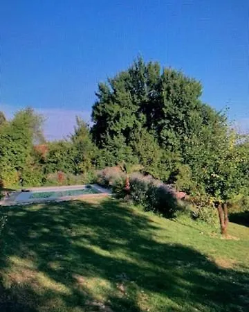 Сasa de vacaciones Maison Les Volets Rouges En Pierre Avec Piscine Privée Et Vue Panoramique-côté Sarlat Bézenac